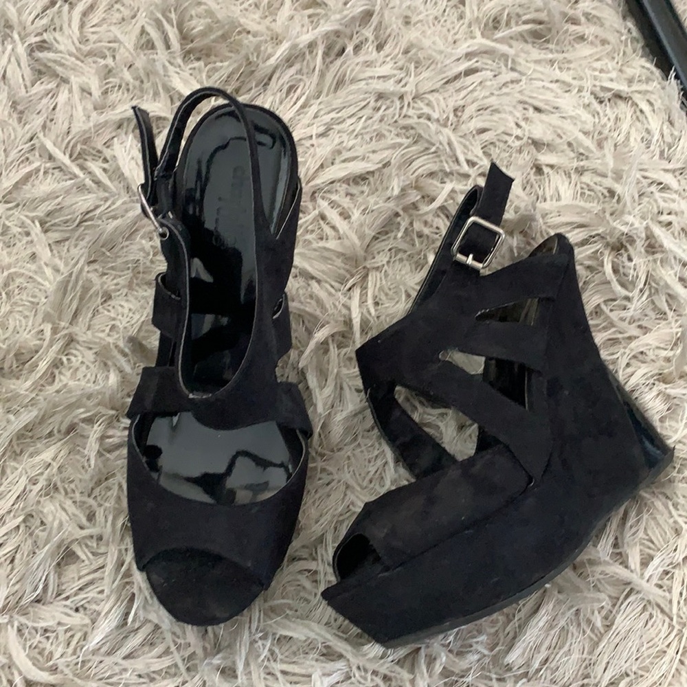 Black wedges